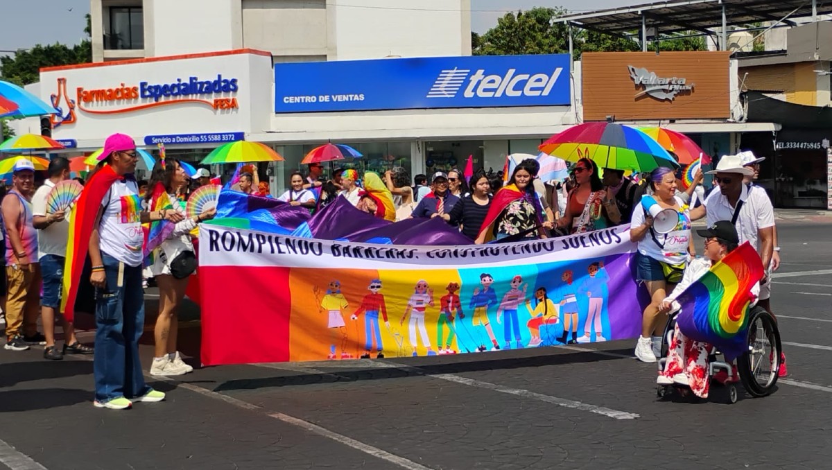 Marcha del Orgullo se desarrolla sin problemas en Guadalajara (Gloria Reza)