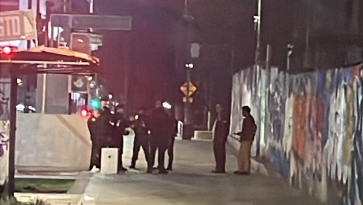 El acceso de Eje Central a Metro Bellas Artes fue cerrado tras el hallazgo del cuerpo. | Enrique Luna