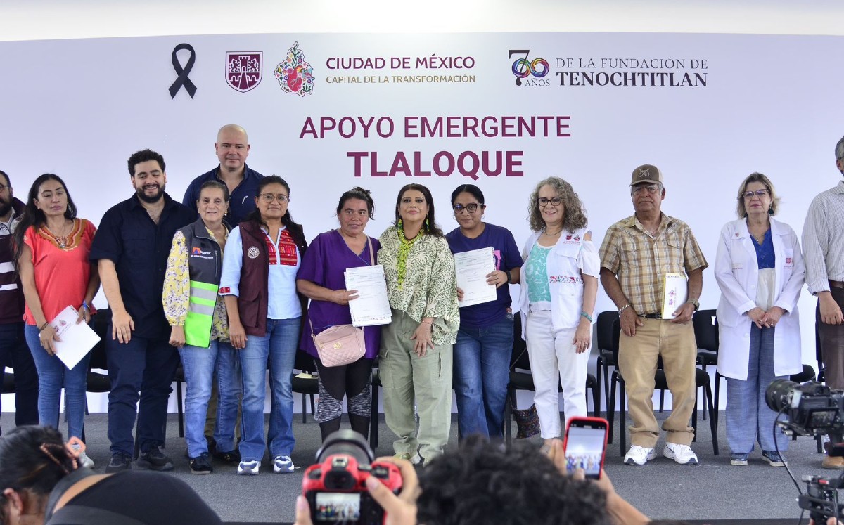 Brugada entrega apoyos a 736 familias afectadas por lluvias en Iztapalapa. | Especial