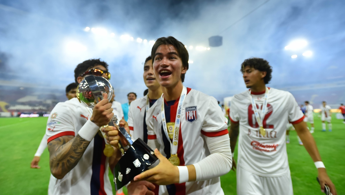 La cantera de Chivas está lista para dar el salto al máximo circuito, ya sea con los rojiblancos o en otros equipos (Foto: MexSport)