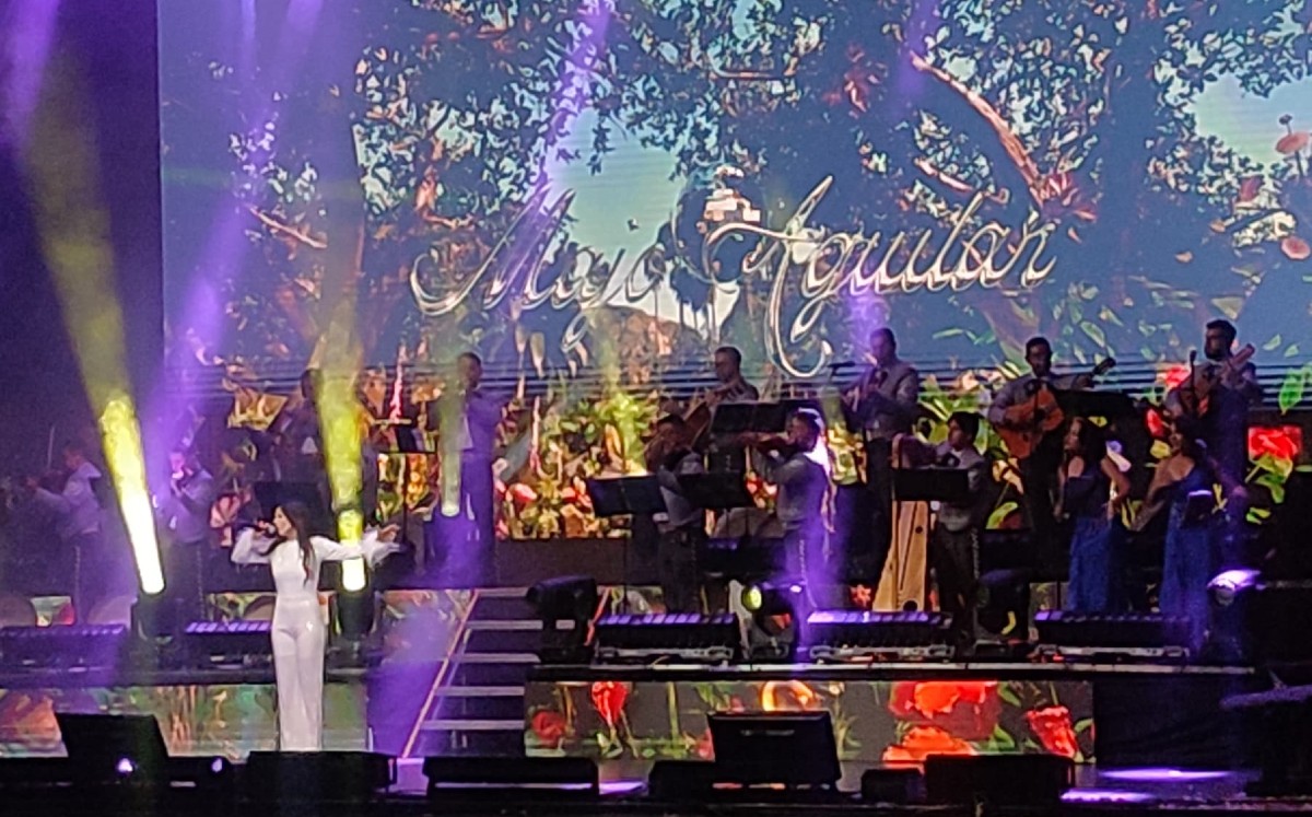 La intérprete cantó temas como  “El Rey”, “Hoja en blanco” y “Piel azteca”. Foto: Especial