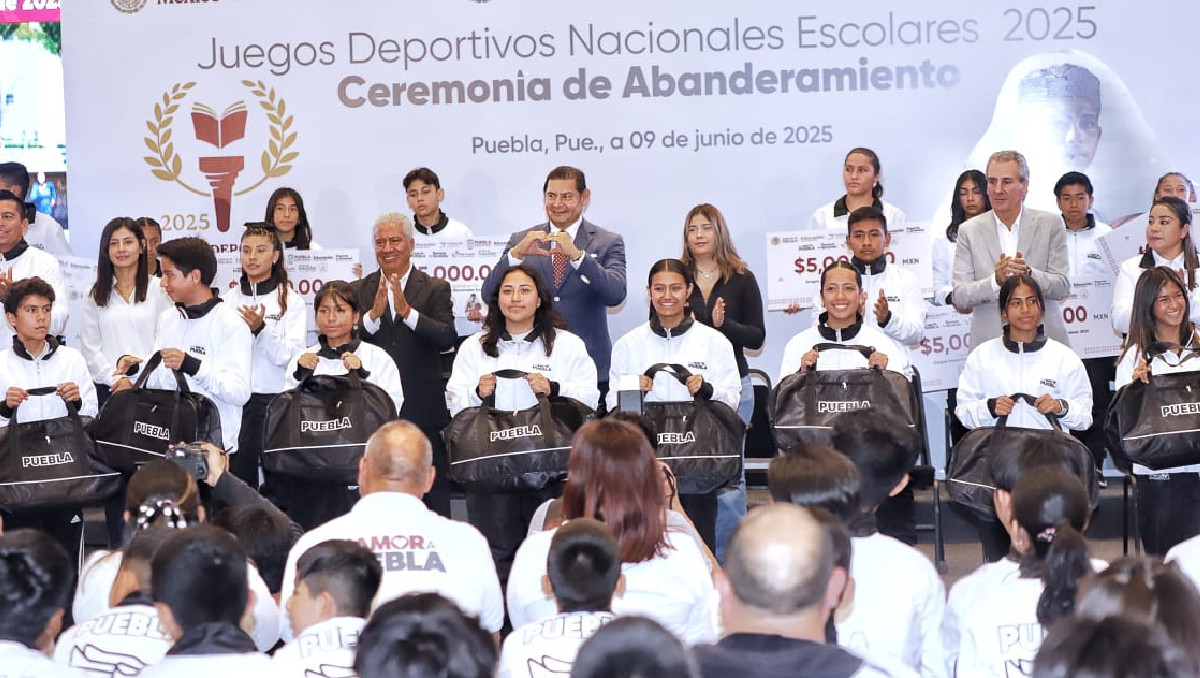 Abanderan a delegación de Puebla para los Juegos Deportivos Nacionales Escolares 2025 | Melanie Torres
