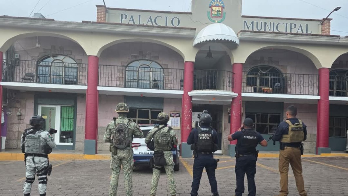 Atacan palacio municipal de Juárez. (Foto: Especial)