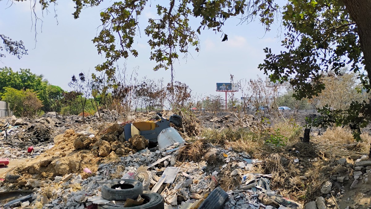 Incendio registrado en un predio de la colonia Tampico-Altamira. (Mario Juárez)