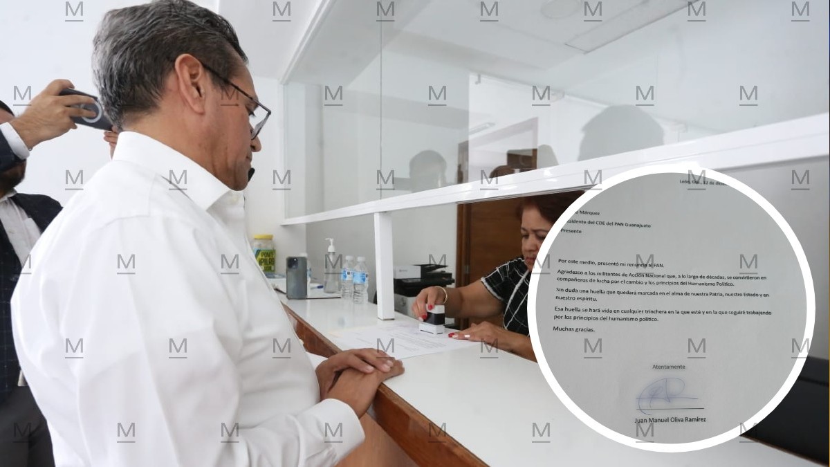 Juan Manuel Oliva firma su renuncia a PAN. | Daniela Béjar