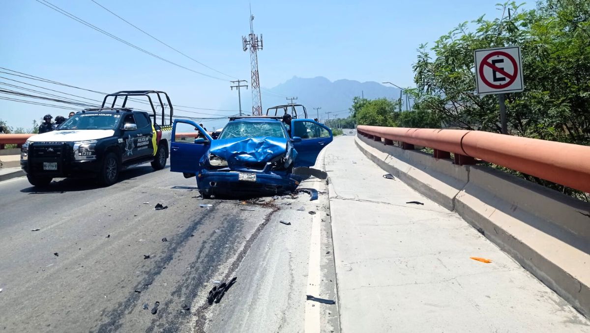 Los ladrones chocaron su vehículo sobre la avenida Torres Norte. | Mayte Villasana.