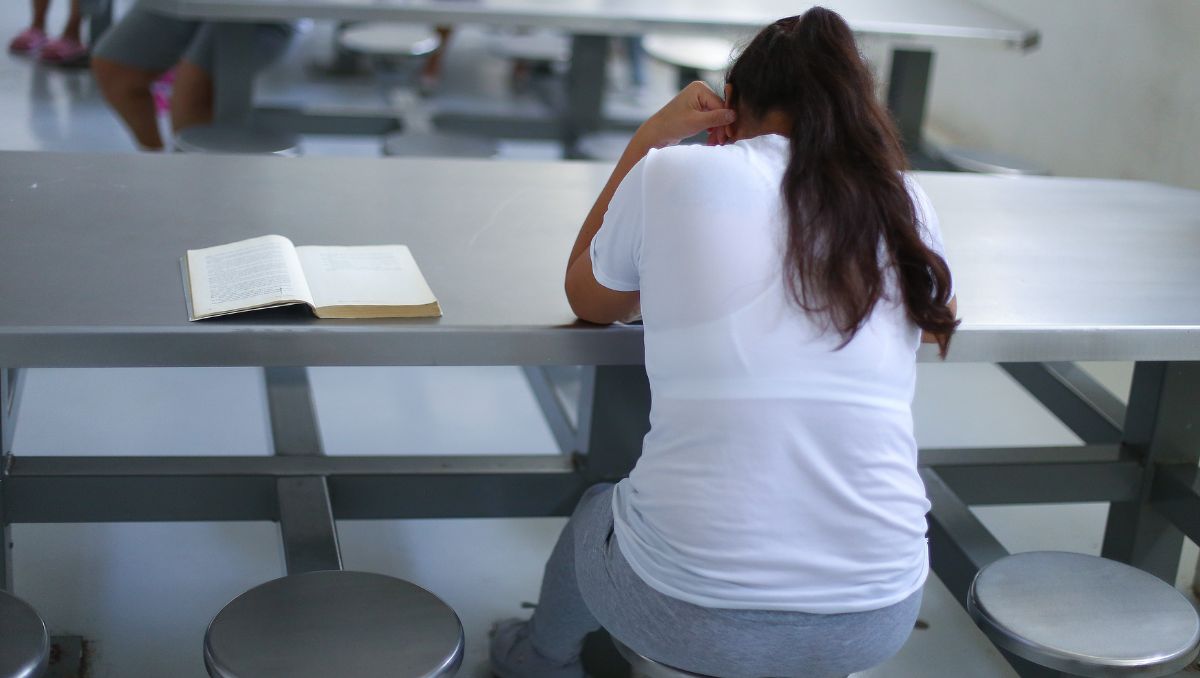 La mujer estudia y apoya a otras internas | Jorge López