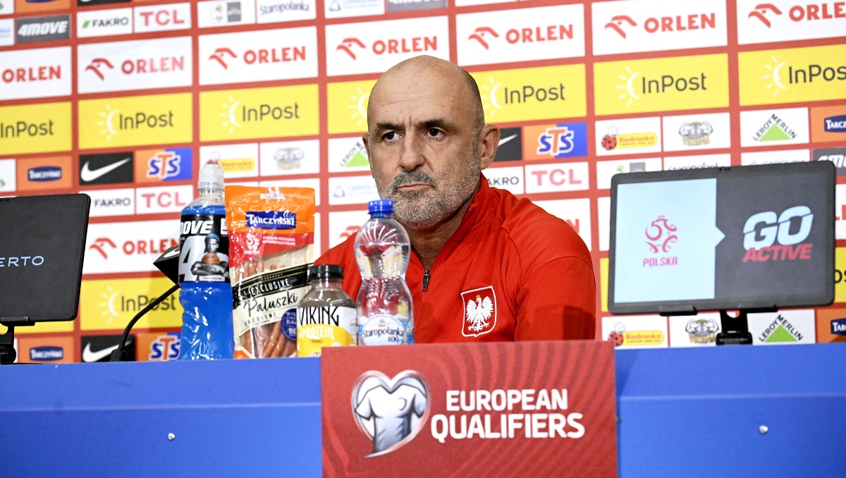El seleccionador polaco dice que quitó capitanía a Lewandowski "por el bien del equipo" (Reuters)