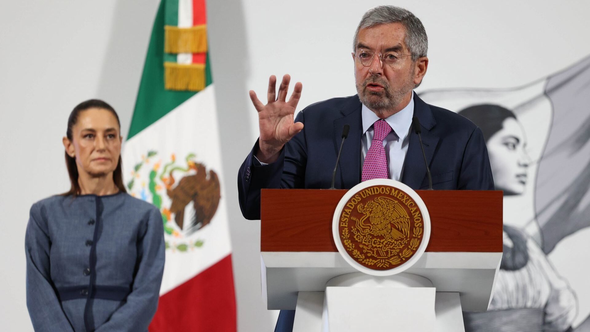 Suman 42 mexicanos detenidos durante redadas en Los Ángeles, informa el canciller