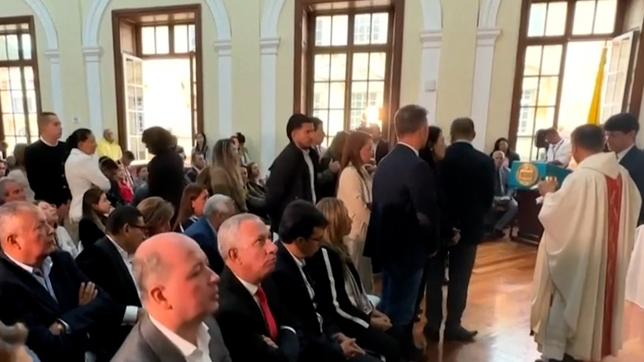 Congreso de Colombia lleva a cabo misa por la salud de Miguel Uribe Turbay