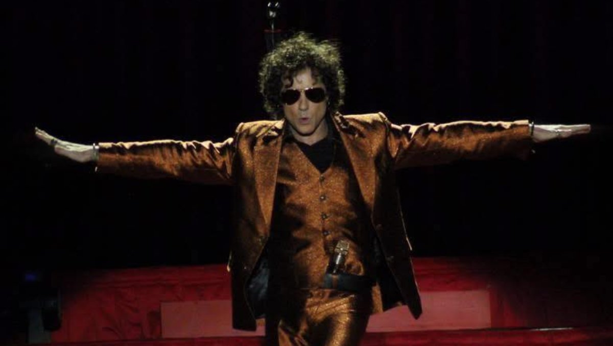 Enrique Bunbury arrebata celular a fan durante concierto en México