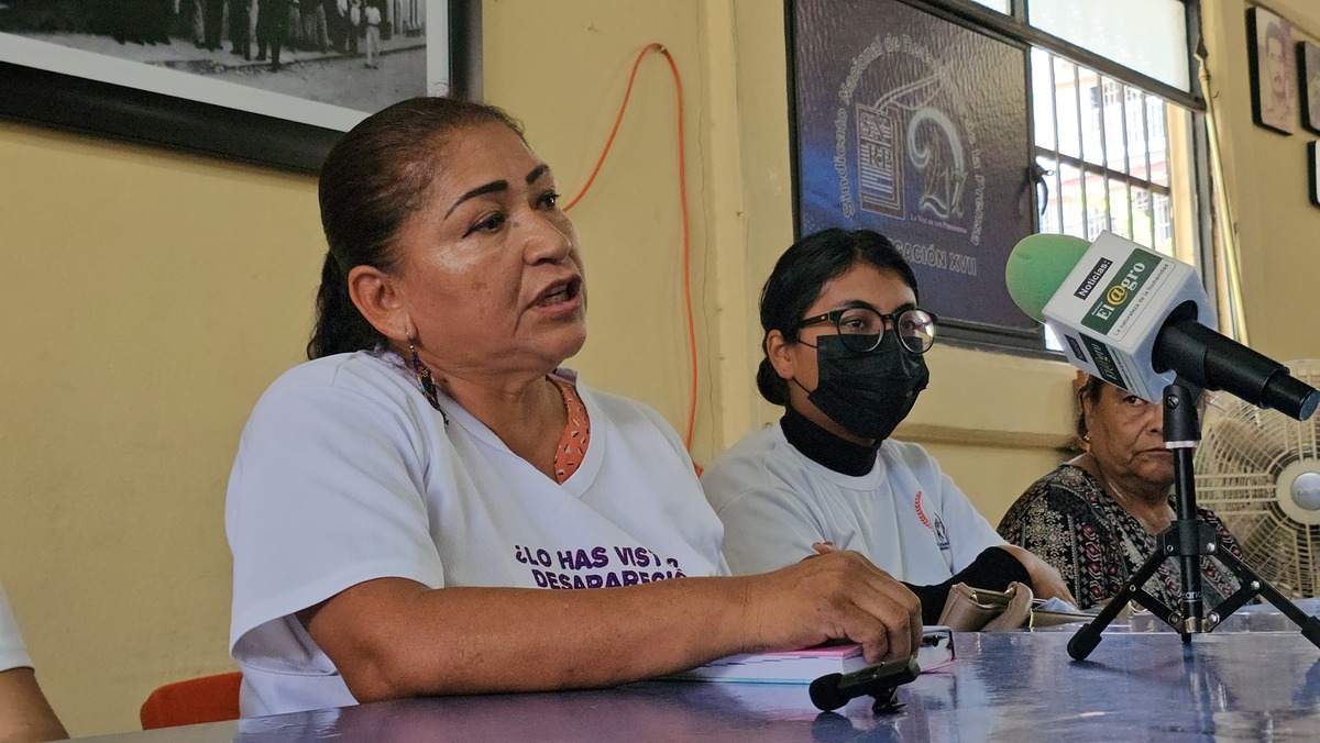 Integrantes del colectivo María Herrera durante la conferencia en la que denunciaron la suspensión de la búsqueda. | Foto: Especial