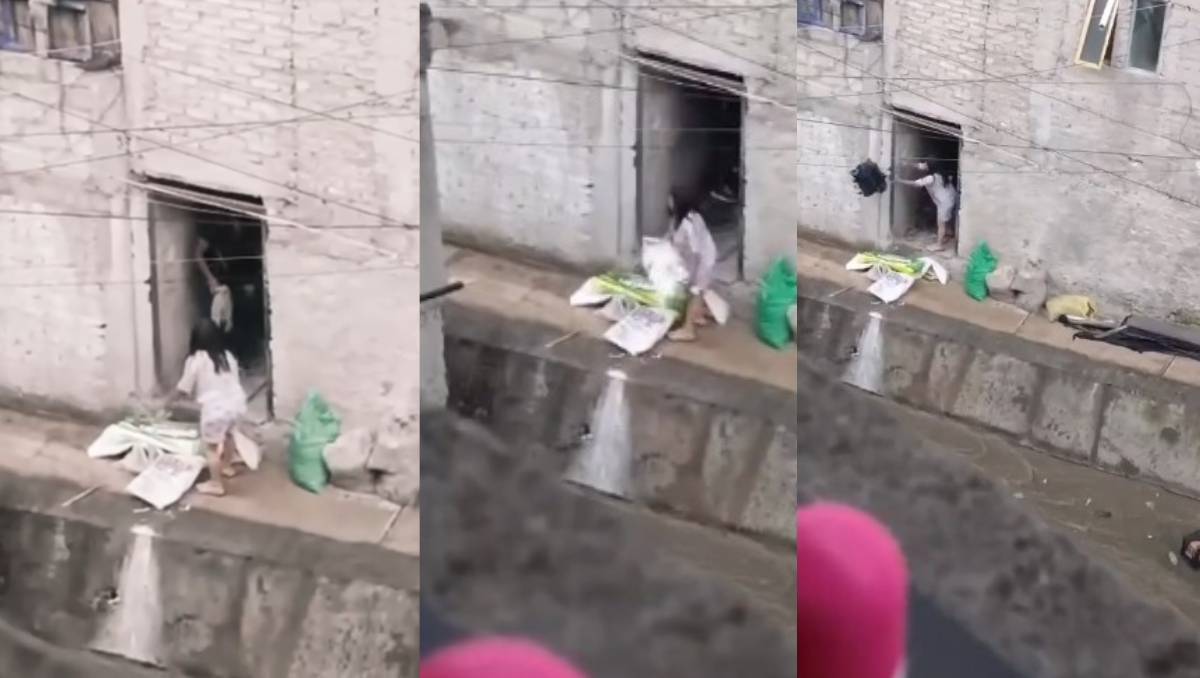 Se observa a un menor, presuntamente su hijo, ayudándole a lanzar los desechos sólidos a la corriente del canal de aguas negras. | Especial