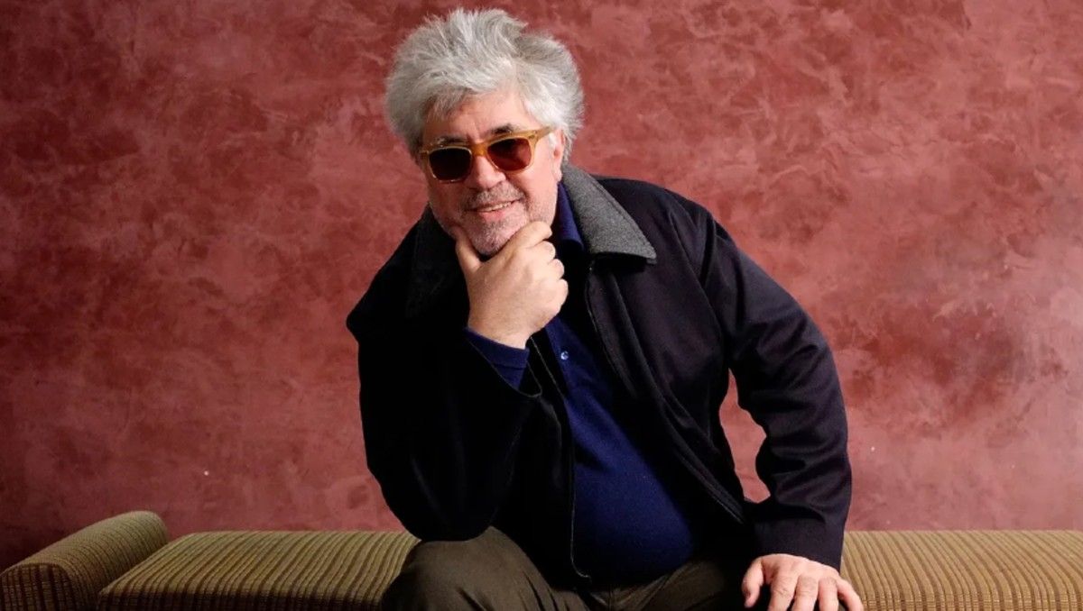 Pedro Almodóvar rueda 'Amarga Navidad' en español tras éxito en inglés