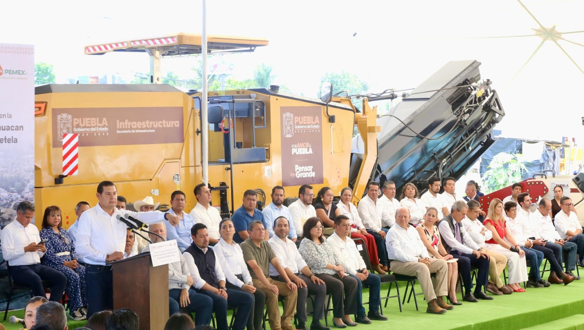 Pemex dona cemento para carreteras de Puebla por recuperar huachicol | Especial