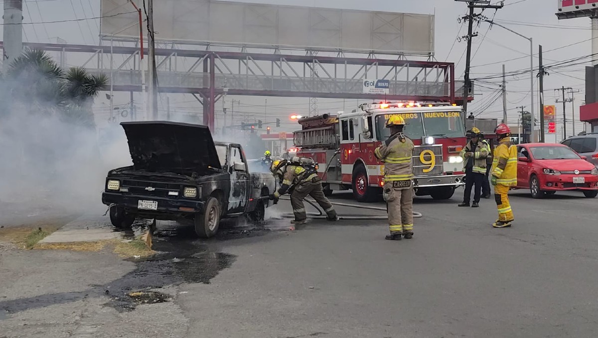 El siniestro causó una fuerte movilización de parte de elementos de Bomberos Nuevo León y Jaguares. Foto: Miranda Arias