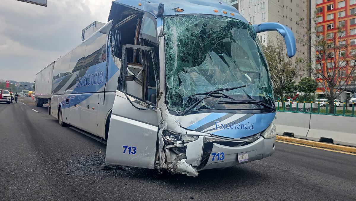 El accidente en la México-Toluca provocó una fila vehicular de 3 kilómetros. Foto: (Especial)