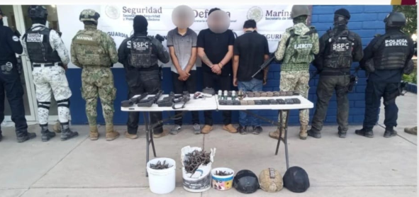 Elementos federales detuvieron a tres personas durante un operativo en Sinaloa. | Foto: @sspsinaloa1