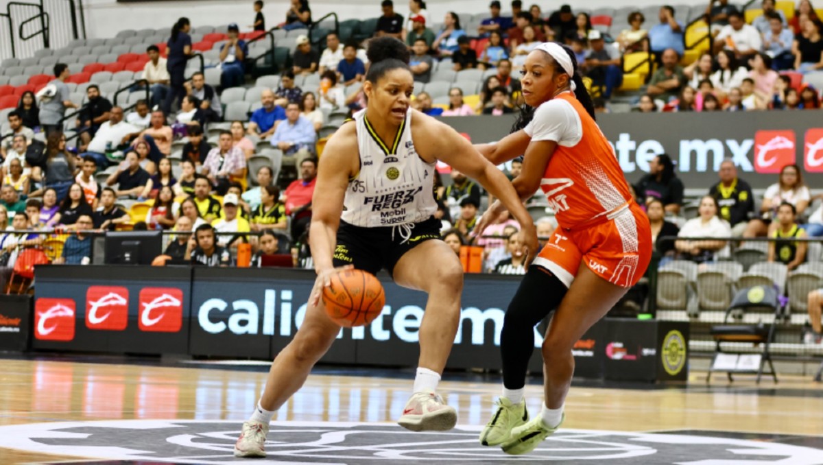 Fuerza Regia Femenil cae ante Correcaminos en el Juego 2 de semifinal de zona (Roberto Alanís)