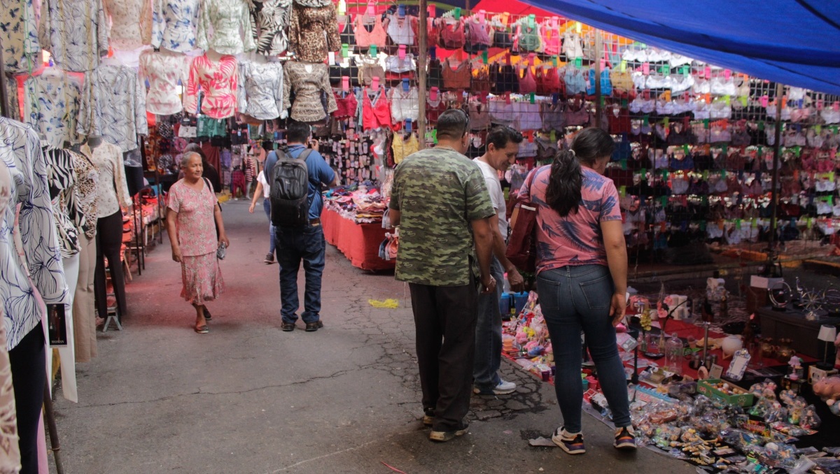 Comerciantes de tianguis de Puebla revelan que habían sido amenazados | EsImagen
