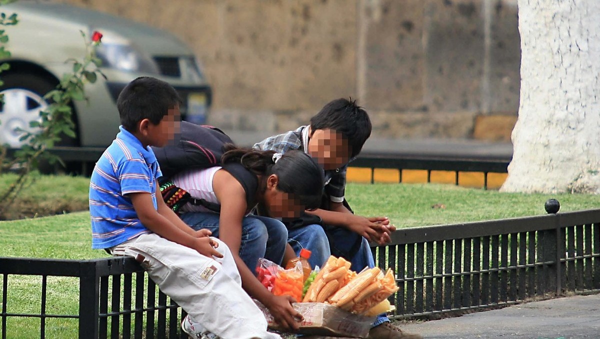 DIF Jalisco señala que muchos menores trabajadores no viven en la calle, sino que se desplazan desde otros municipios. (Del archivo)