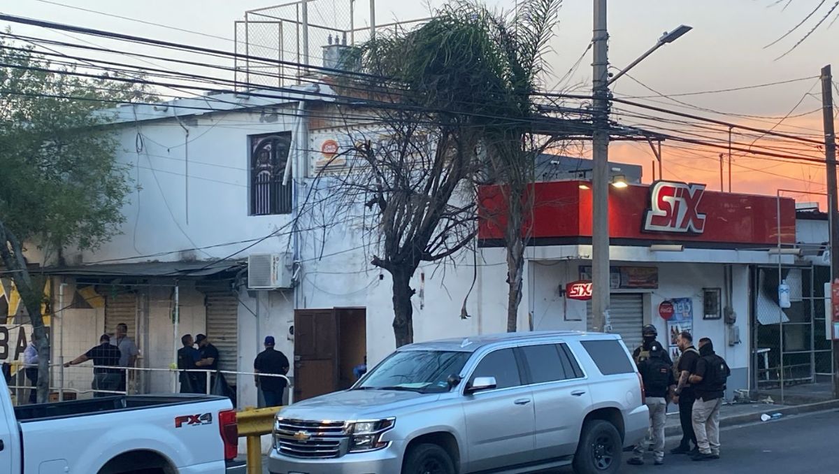 Elementos de seguridad dieron cumplimiento a la orden de cateo en el negocio ubicado en Guadalupe. / Erik Solheim Rocha