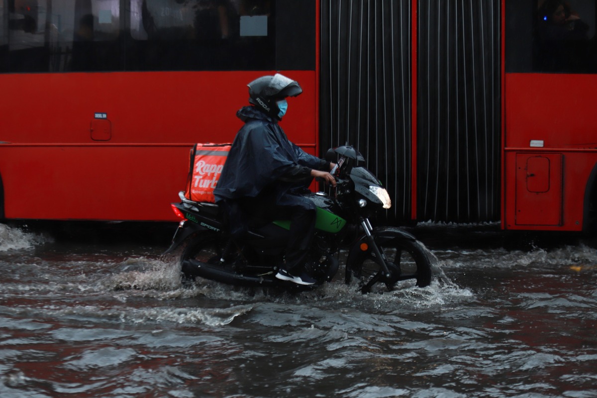 Fuertes encharcamientos en Ciudad de México por lluvias. | Juan Carlos Bautista