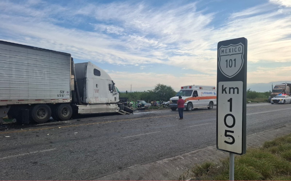 Hay un lesionado en choque múltiple de tractocamiones