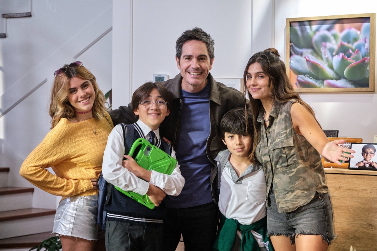 Mauricio Ochmann y sus hijos en la serie Papá soltero / Especial