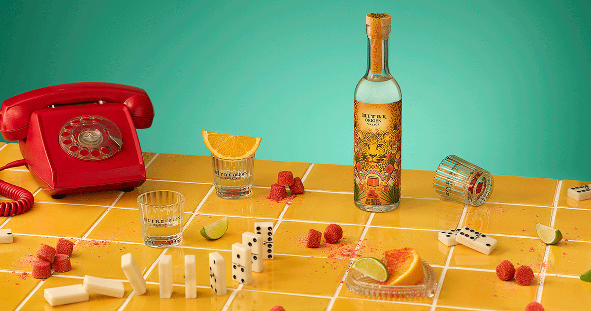 El nuevo mezcal sabor Tamborines combina tradición mezcalera con el toque ácido y picoso del dulce mexicano. (Cortesía)