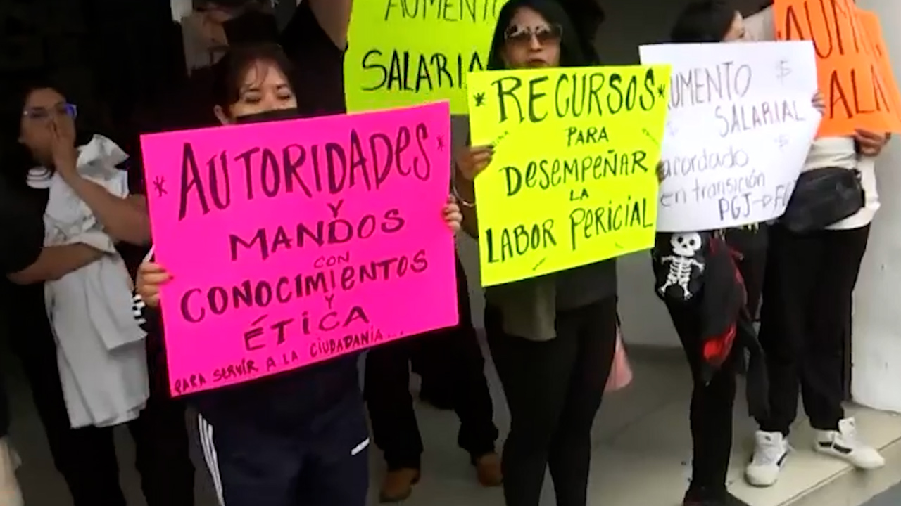 Peritos del PJ bloquean calles en Cuauhtémoc para exigir aumento salarial y denunciar descuentos