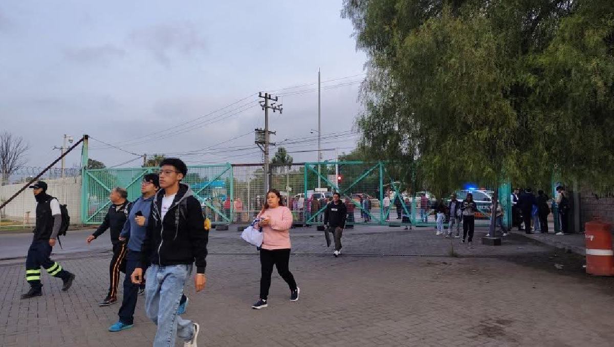 Reportan bloqueo a la altura de la estación Central de Abasto del Mexibús. Foto: (Especial)
