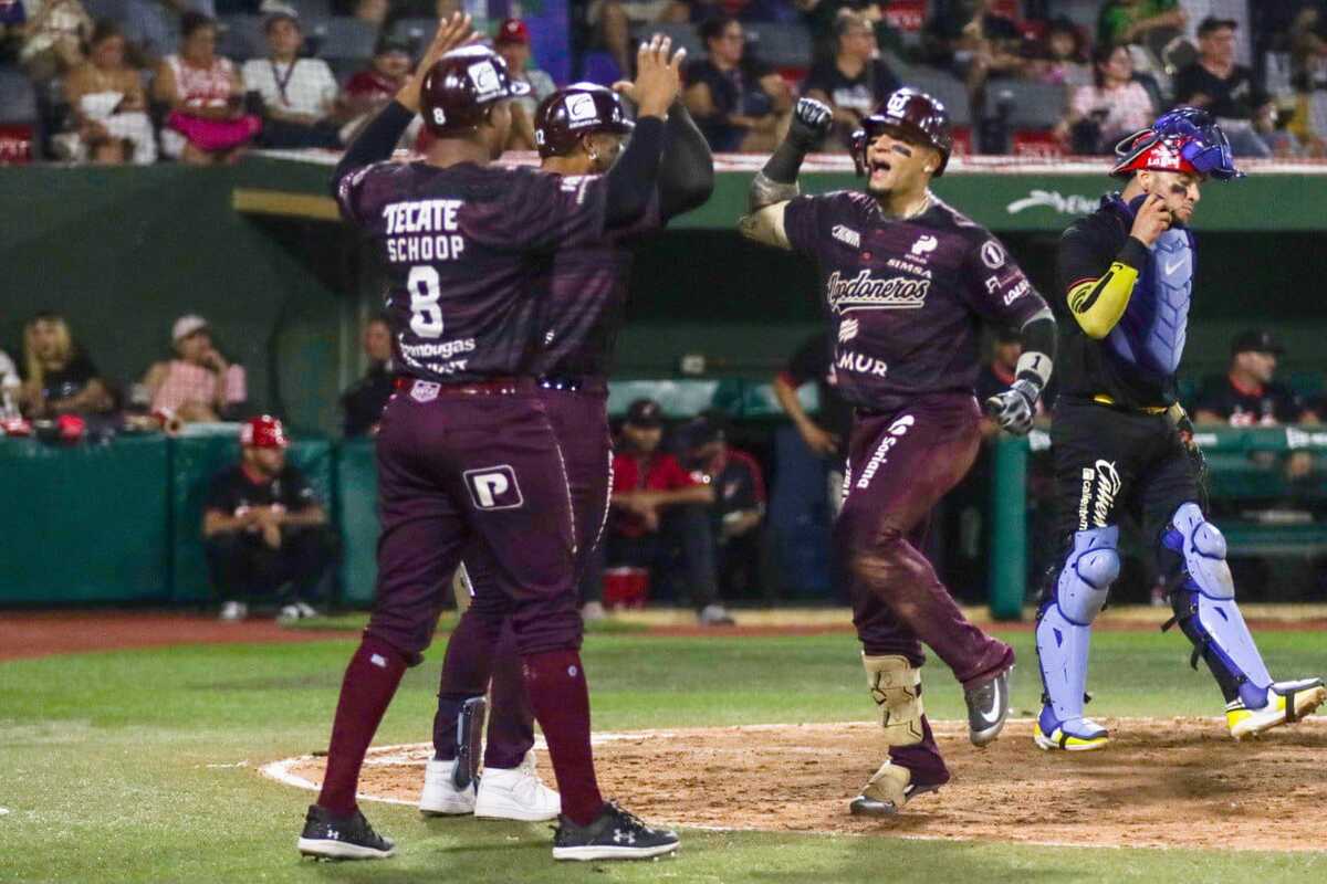 Los Algodoneros del Unión Laguna se llevó la victoria por pizarra de 5 carreras a 4 sobre los Rojos del Águila de Veracruz. | Especial