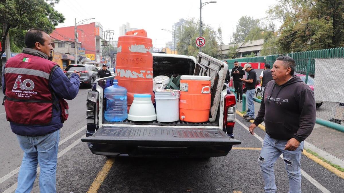 SE apartaban lugares de estacionamiento por parte de franeleros, múltiples objetos fueron decomisados. | Especial