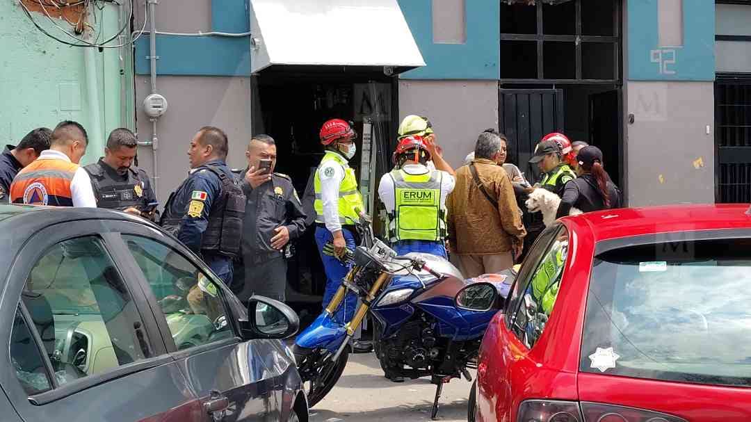 Bomberos y Escuadrón de Rescate y Urgencias Médicas llegaron al lugar. (Foto: Jorge Becerril)