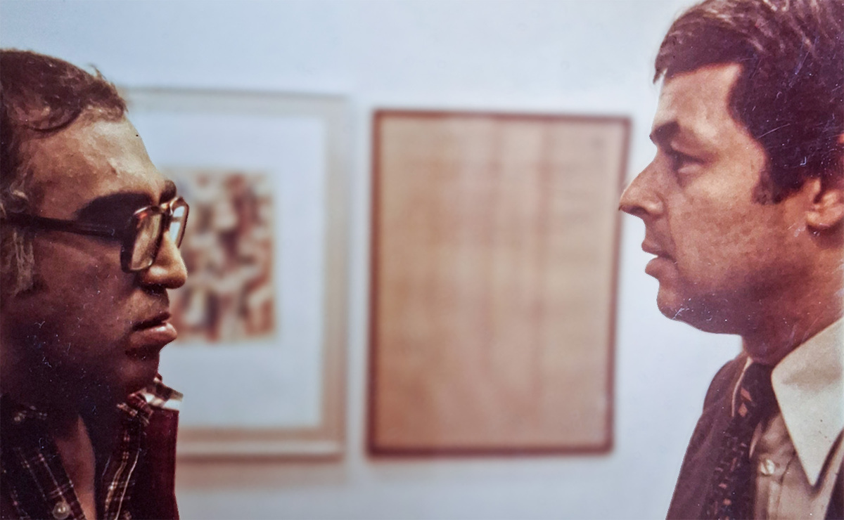 Carlos Monsiváis y Armando Colina en la Galería Arvil. (Archivo Armando Colina)
