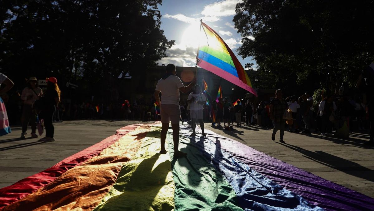 Fotografía capturada durante una marcha por el orgullo LGBTI+ en Oaxaca | Cuartoscuro