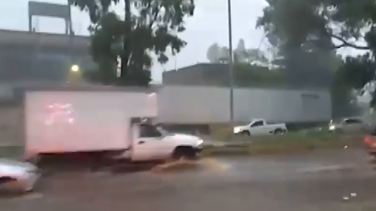 Fuertes lluvias ocasionan riesgo de desbordamiento en Ixtapaluca, EdoMex