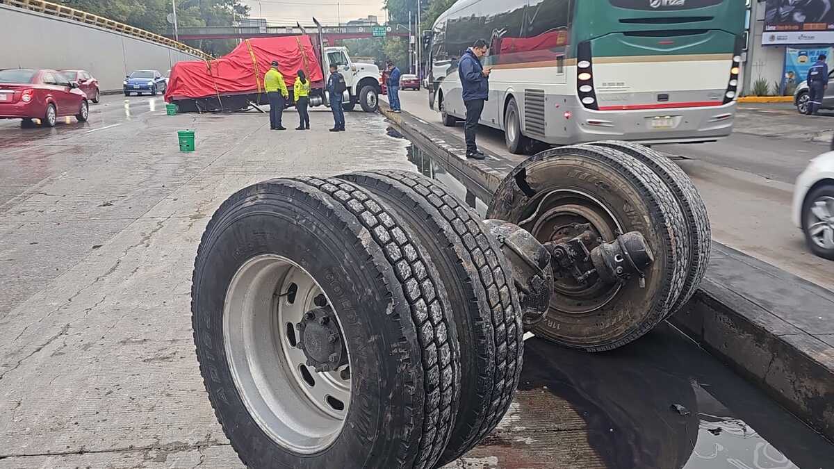 Las llantas traseras quedaron separadas sobre la vía vehicular. | Foto: Luis Alfaro