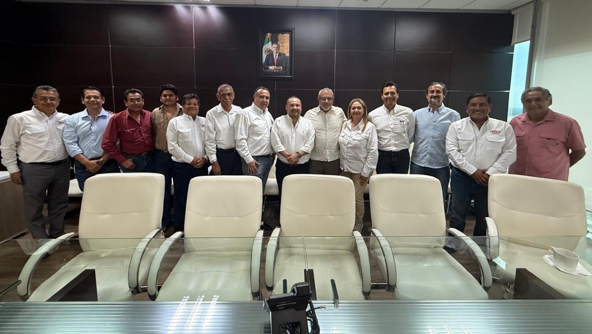 Socios de CMIC Tamaulipas se reunieron con el secretario de Obras Públicas estatal.