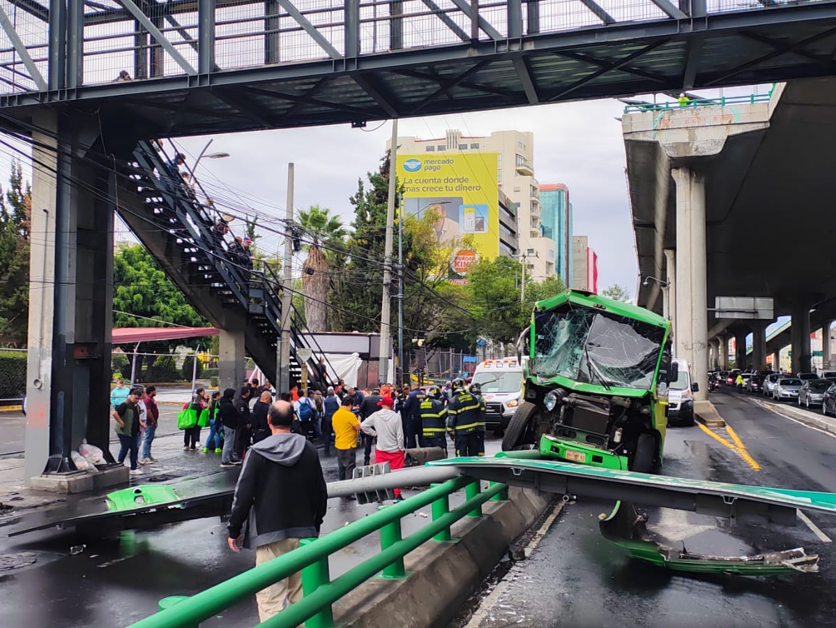 El accidente ocurrió a la altura de Luis Cabrera, colonia San Jerónimo. (Foto: @SGIRPC_CDMX)