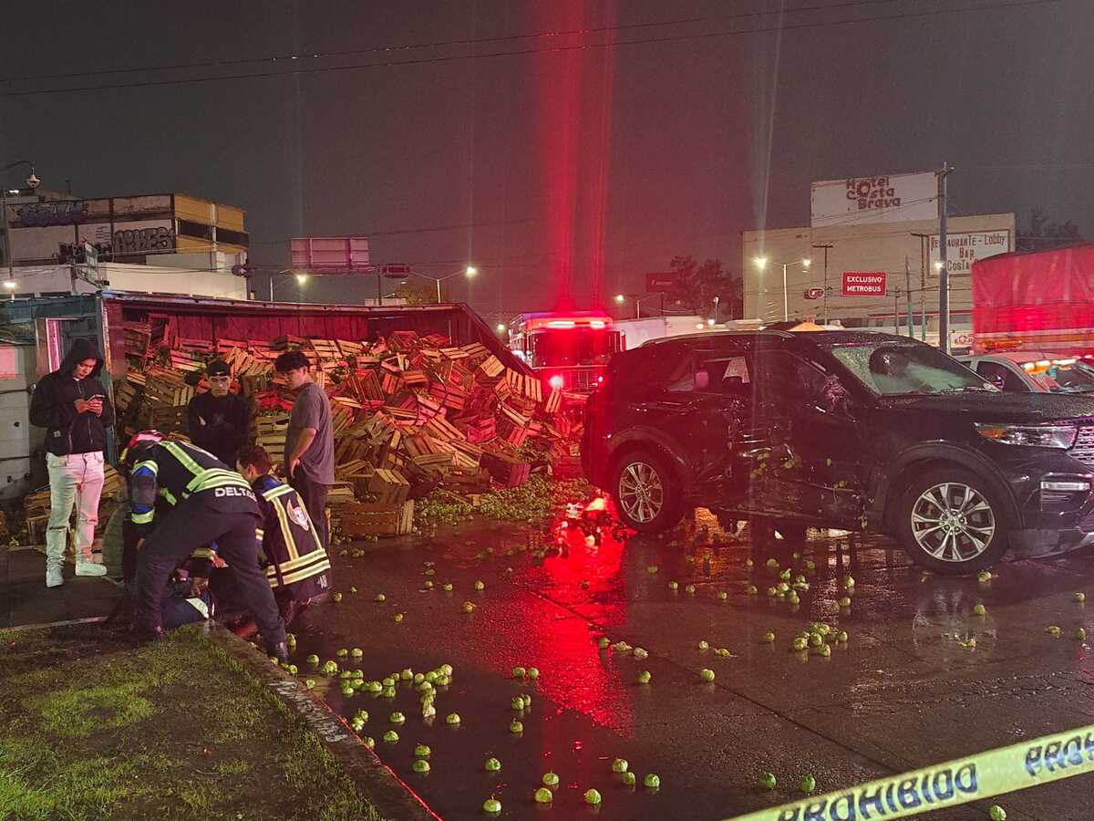 El accidente se suscitó en la lateral de avenida Vallejo a la altura de Cuitláhuac. | Foto: Enrique Luna