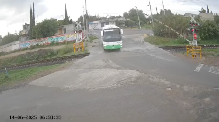 Cruce de vías de la comunidad de Tlamaco. (Captura)