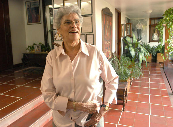 Fallece Violeta Barrios de Chamorro, primera mujer en presidir Nicaragua
