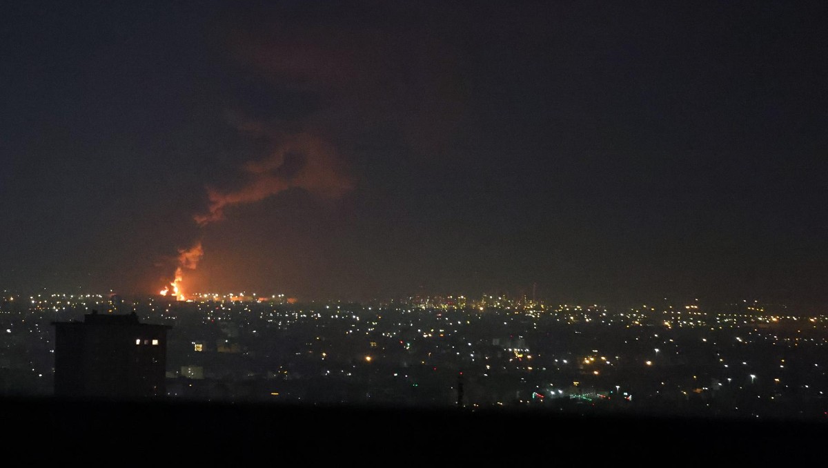 Israel lanza un ataque aéreo contra un almacén de petróleo en Teherán | EFE