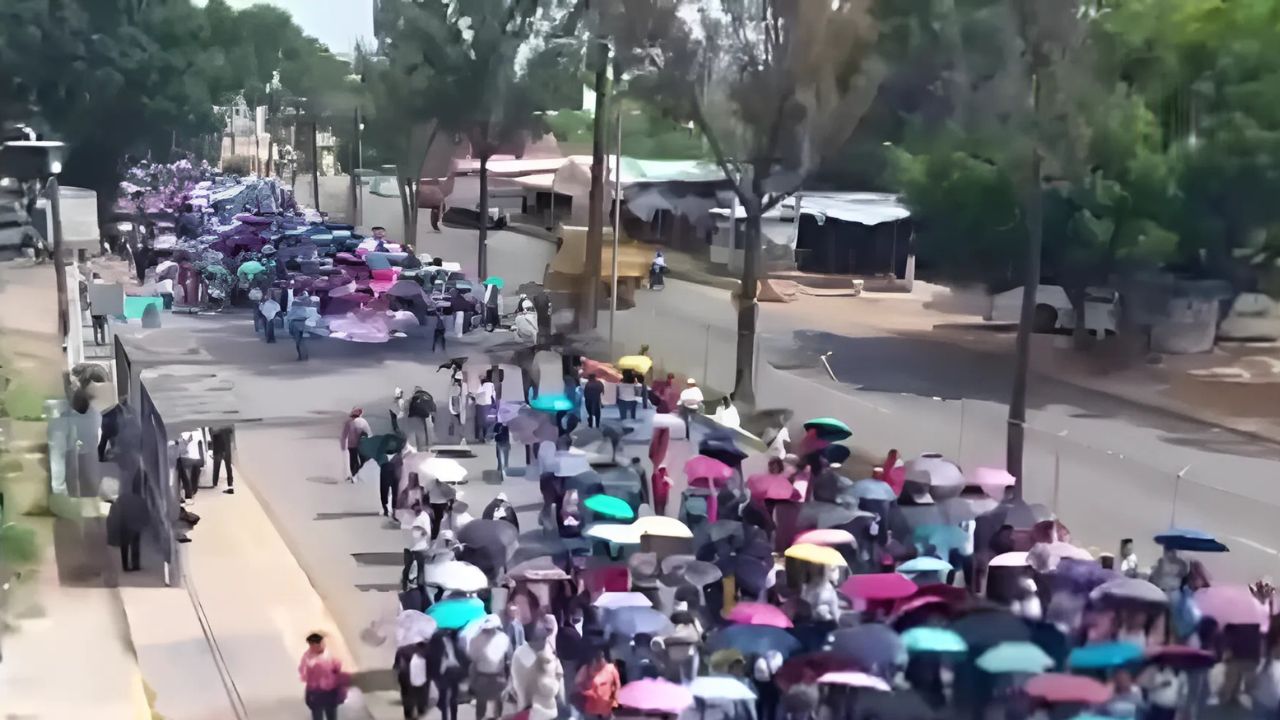Sección 22 de la CNTE marcha exigiendo cárcel para Ulises Ruiz
