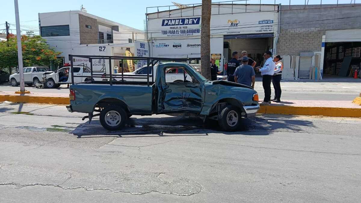 En Torreón, provoca fuerte choque al intentar dar vuelta prohibida. (Notivox Policía)