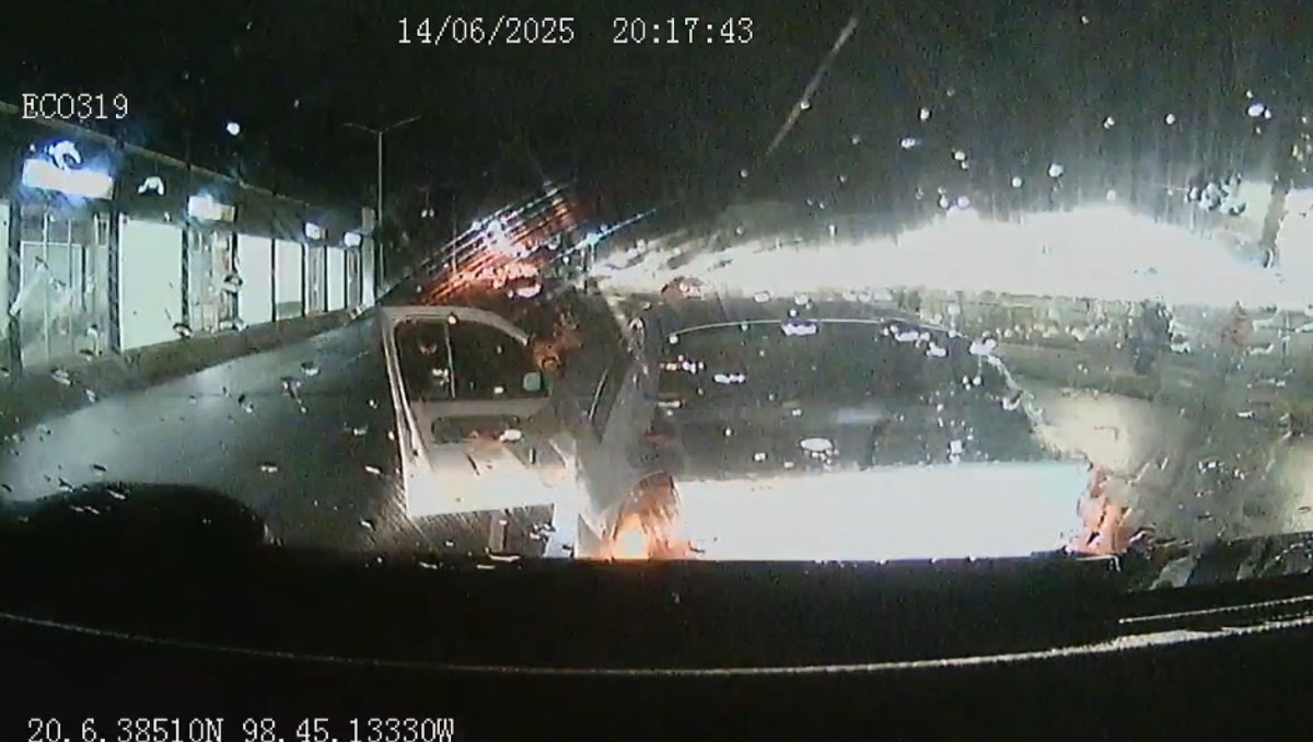 El conductor agresor se dio a la fuga tras golpear al operador de la ruta 15C.