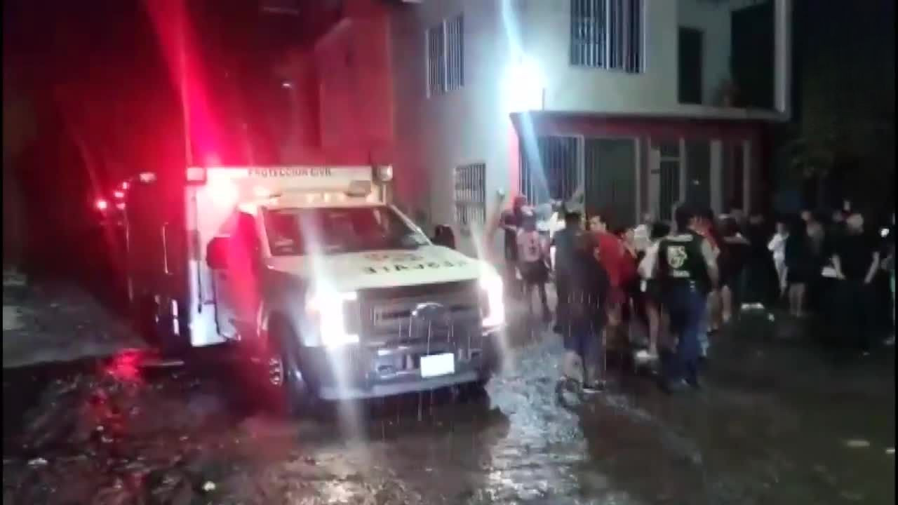 Joven es succionado por alcantarilla durante fuerte lluvia en Tapachula