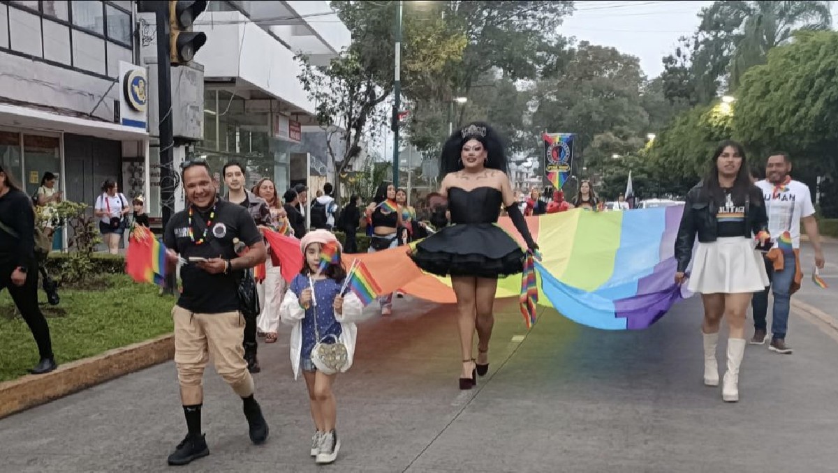 Marcha LGBT+ en Xalapa alza la voz contra crímenes de odio y homofobia